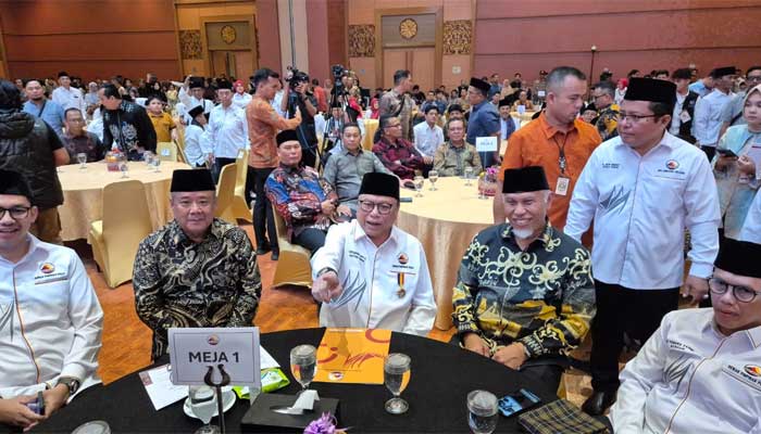 Ajakan Gubernur Sumbar Perkuat Bank Nagari Didukung Ketua Umum DPP Gebu Minang 1 Gubernur Sumbar, Mahyeldi bersama Ketua Umum DPP Gebu Minang, DR. H. Osman Sapta Odang