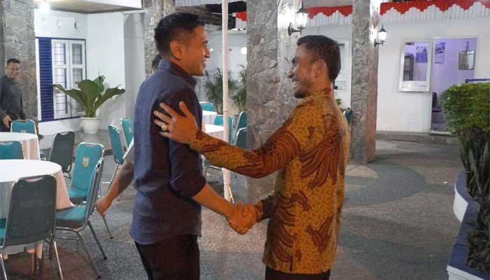 Wako Padang Panjang dan Wawako Silaturahmi ke Rumah Ketua DPRD, Kapolres dan Tokoh Masyarakat 1 Wakil Wali Kota Padang Panjang, Allex Saputra saat silaturahmi Idulfitri 1446 H