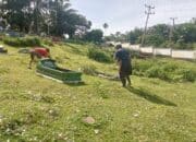 Kades Tanjung Aur l Beserta Warga Lakukan Gotong Royong Bersihkan TPU