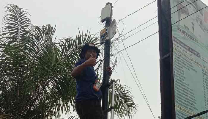 Pemasangan Starlink di Desa Pangkalan Tungkal, Kecamatan Tungkal Jaya, Muba