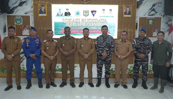 Wakil Bupati Asahan bersama Danlanal TBA di Desa Silo Baru