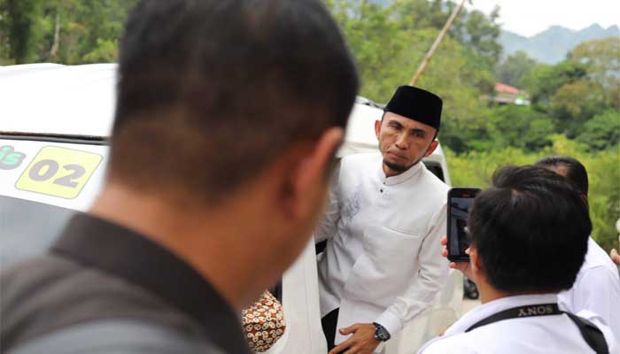 Wawako Padang Panjang Allex Saputra naik angkot