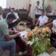 Ketua Umum HMI Kabupaten Dharmasraya, Nanda Arfalia sedang berdiskusi dengan Kepala Kemenag Dharmasraya