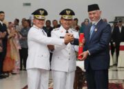 Lantik Bupati dan Wakil Bupati Pasaman, Gubernur Sumbar Tekankan Pentingnya Kepemimpinan Inovatif