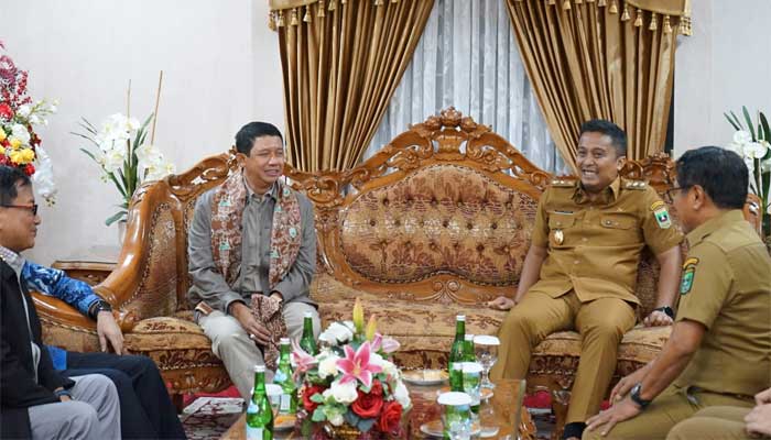 Wagub Sumbar, Vasko Ruseimy sambut kedatangan Kepala BNPB, Letjen TNI Suharyanto