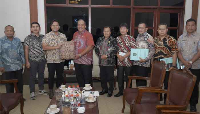 Bupati Taufik Terima Audiensi Pimpinan Perum Bulog Asahan