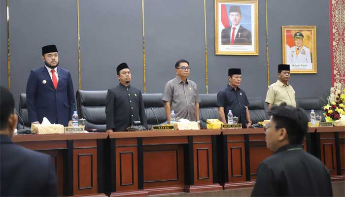 Wako Fadly Amran Sampaikan Ranperda RPJMD 2025-2029 ke DPRD Kota Padang 2 Rapat paripurna penyerahan Ranperda RPJMD 2025-2029 kepada DPRD Kota Padang