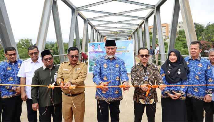 Gubernur Sumbar, Mahyeldi resmikan 5 jembatan secara kolektif bertempat di Jembatan Rumah Sakit Unand Kota Padang