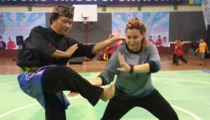 Wakil Dekan KSKU FBS UNP, Indrayuda terima anugerah Pendekar Pencak Silat Jawa Barat