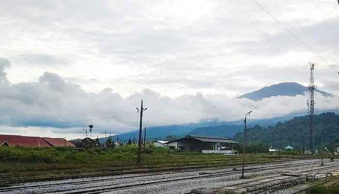Jalur Rel Stasiun-Kacang Kayu di Padang Panjang