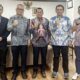 Rektor Universitas Negeri Padang (UNP), Krismadinata, Ph.D didampingi Senior Eksekutif Prof. Ganefri, Ph.D dan Ketua Iluni UNP Drs. Nadirman, M.M bersama Dirjen Dikti, Prof. Dr. Khairul Munadi