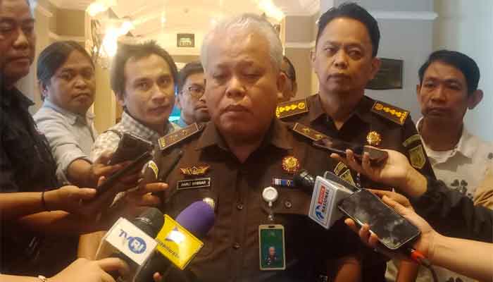 Kapuspenkum Kejagung, Harli Siregar memberikan keterangan kepada wartawan