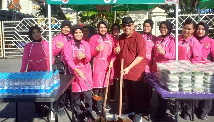 Ketua DPRD Sumbar Apresiasi Polda Sumbar Pecahkan Rekor MURI Masak 1 Ton Rendang