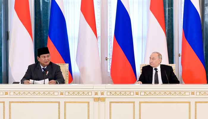 Puji Pidato Diplomatik Prabowo di Rusia, Ketua DPD: Presiden Lebih Fokus pada Diplomasi Ekonomi 1 Presiden RI, Prabowo Subianto bersama Presiden Rusia, Vladimir Putin dalam pertemuan negara-negara anggota BRICS di Forum St. Petersburg