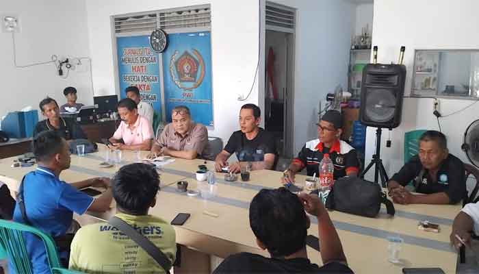 Ketua PWI Sumatera Barat, Widya Navies, Sekretaris Firdaus Abie, dan Ketua SIWO Syaiful Husein, yang melakukan peninjauan ke sejumlah venue utama Prowaprov