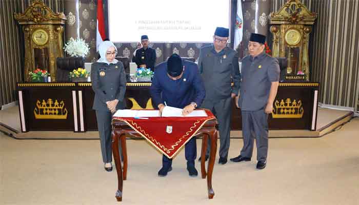 Bupati Ayu Asalasiyah Sampaikan KUA PPAS Perubahan ke DPRD Way Kanan