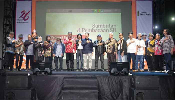 Acara 'Menyongsong Prosesi Penetapan Hari Puisi Indonesia, 26 Juli' yang diselenggarakan di Plaza Teater Jakarta, Taman Ismail Marzuki (TIM)