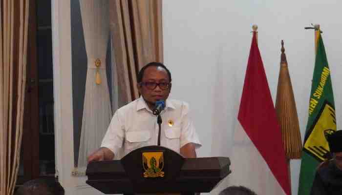 Staf Khusus Menkumham, Thomas Harming Suwarta