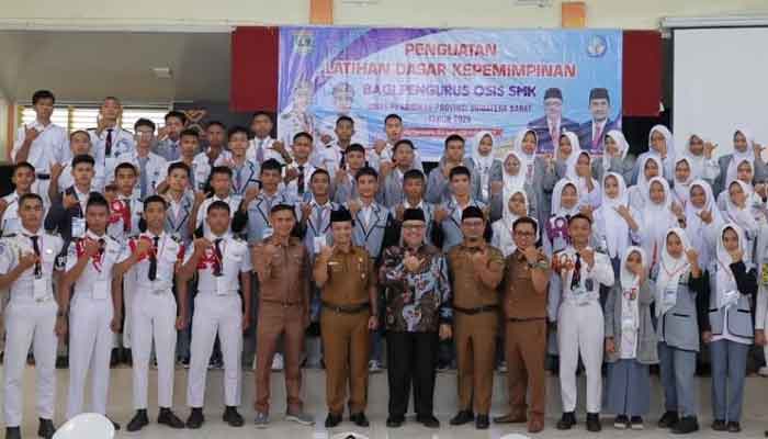 Ketua DPRD Sumbar Tekankan Kepemimpinan Berkarakter pada LDK OSIS di Pariaman