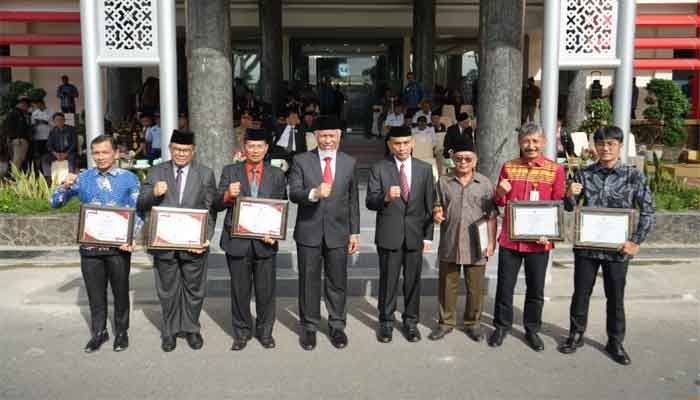 Tercepat Mengurus Badan Hukum Koperasi Merah Putih, Pemkab Solok Raih Penghargaan dari Gubernur