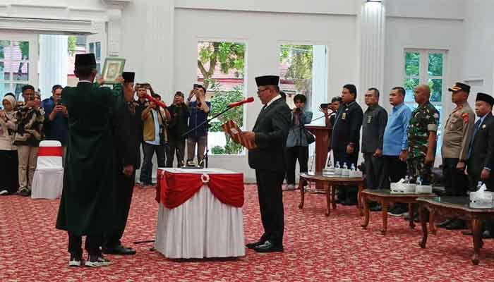 Wako Ramlan Nurmatias Lantik Rismal Hadi menjadi Sekda Bukittinggi