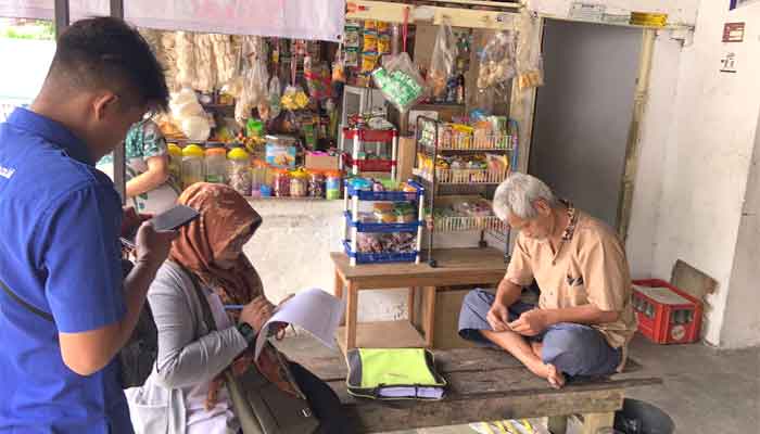 Survei Kepuasan Pelanggan oleh Petugas PDAM Kota Sawahlunto yang didampingi awak media