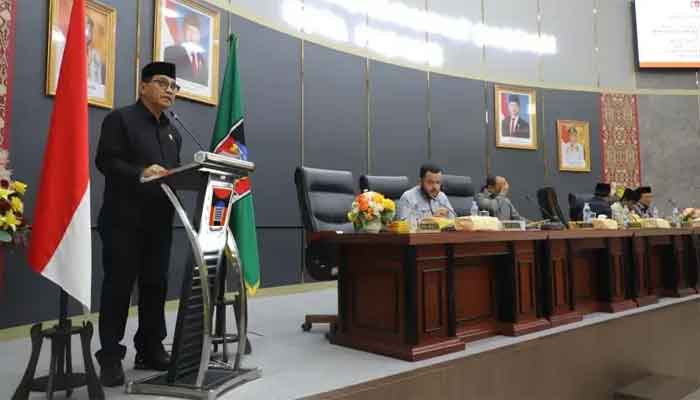 Rapat paripurna DPRD Kota Padang