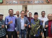 25 Pengacara dari FP NTT Dampingi Tiga Tersangka Kasus Penculikan Kepala Cabang BRI 9 Pengacara dari Forum Pemuda Nusa Tenggara Timur (FP NTT)