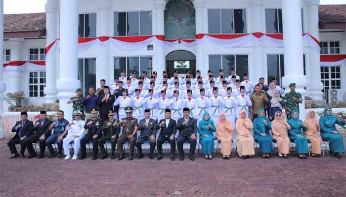 Bupati Asahan Kukuhkan Paskibraka HUT RI ke-80 1 Bupati Asahan Kukuhkan Paskibraka HUT RI ke-80