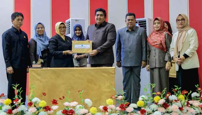Bupati Bintan Sampaikan Pendapat Akhir tentang Ranperda BPR dan Perubahan APBD 2025 1 Bupati Bintan Sampaikan Pendapat Akhir Ranperda BPR dan Perubahan APBD 2025
