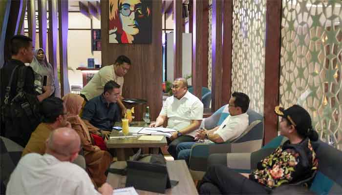 Bupati Solok, Jon Firman Pandu Serahkan Proposal Program IJD kepada Anggota DPR Andre Rosiade