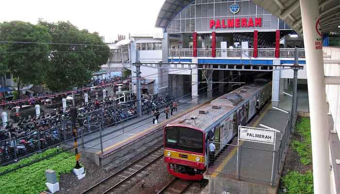Aksi Demo Rusuh, KAI Hentikan Operasi Commuter Line dari Tanah Abang ke Palmerah