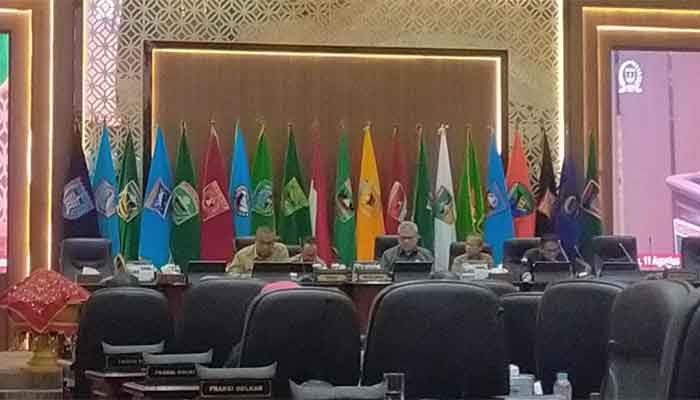 DPRD Sumbar Bahas Perubahan APBD 2025 dan Penyertaan Modal PT Jamkrida 1 DPRD Sumbar Bahas Perubahan APBD 2025 dan Penyertaan Modal PT Jamkrida