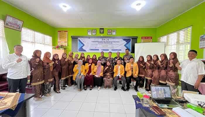 Dosen UNP Beri Pendampingan Guru SMAN 1 Mungka dalam Pemanfaatan AI untuk Personalisasi Pembelajaran