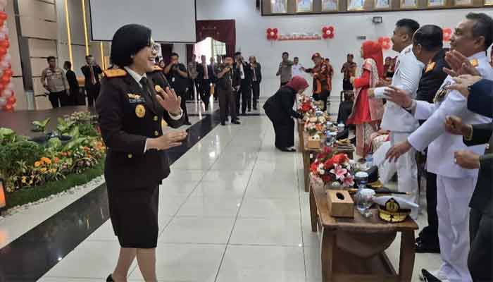 Forkopimda Sumbar Meriahkan Nonton Bareng Upacara HUT RI ke-80 dengan Joget Tabolabale
