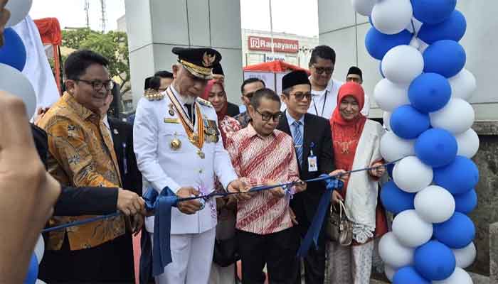 Gubernur Sumbar Resmikan Ruang PPID Bank Nagari