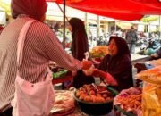 Menjaga Cita Rasa Kue Tradisional di Hari Balai Pasar Pusat Padang Panjang