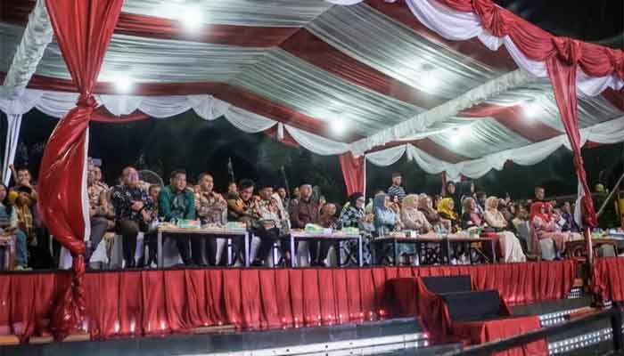 Ribuan Warga  Solok Selatan Nikmati Hiburan Malam Resepsi Peringatan HUT RI ke-80