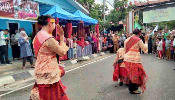 Paguyuban Batak Dos Ni Roha Meriahkan Festival Tangsi di Kelurahan Tanah Lapang Sawahlunto