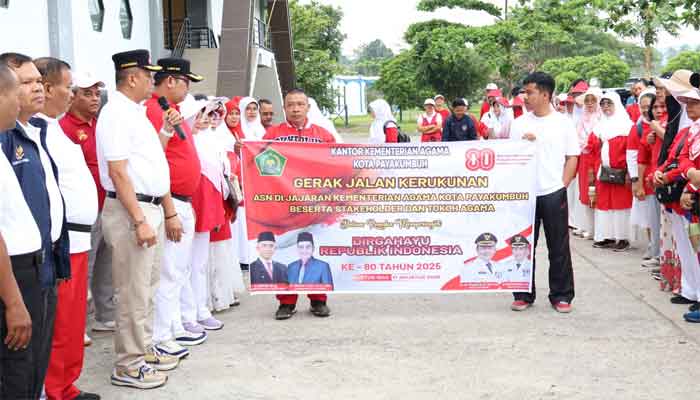 Wawako Payakumbuh Lepas Ribuan Peserta Jalan Sehat Kerukunan 1 Wawako Payakumbuh Lepas Ribuan Peserta Jalan Sehat Kerukunan