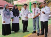 Zulkifli Ajak Warga MAN 1 Solok Selatan untuk Cinta Lingkungan 10 Kepala MAN 1 Solok Selatan, Zulkifli saat upacara bendera