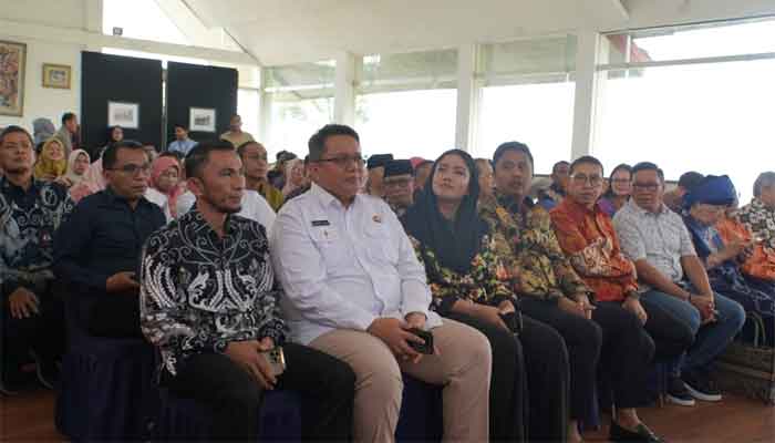 Wawako Padang Panjang Hadiri Peluncuran Buku Kartu Pos Bergambar Karya Menteri Kebudayaan Fadli Zon 1 Peluncuran Buku Kartu Pos Bergambar Karya Menteri Kebudayaan Fadli Zon