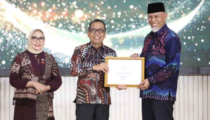 Pemprov Sumbar Raih Penghargaan Provinsi Layak Anak 2025 1 Pemprov Sumbar Raih Penghargaan Provinsi Layak Anak 2025