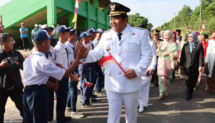 Pemerintah Kabupaten Bintan menggelar Upacara Hari Ulang Tahun Republik Indonesia (HUT RI) ke-80 di Lapangan Bola Bukit Kerang, Kelurahan Kawal, Kecamatan Gunung Kijang