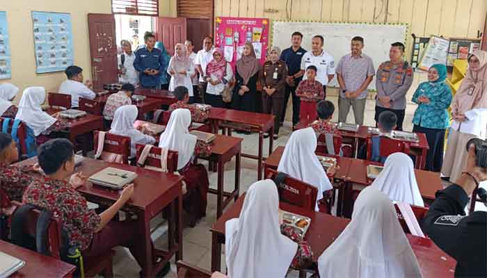 Program Makan Bergizi Gratis di SD 20 Negeri Muaro, Kabupaten Sijunjung