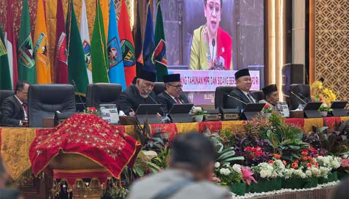 Gubernur Sumbar Ajak Warga Resapi Pesan Presiden untuk Membangun Daerah 1 Rapat Paripurna DPRD Sumbar dalam rangka mendengarkan pidato Presiden RI pada Sidang Tahunan MPR RI serta Sidang Bersama DPR RI dan DPD RI Tahun 2025