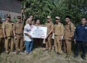 Wabup Asahan Salurkan Bantuan Kemensos untuk Keluarga Terdampak Angin Kencang 10 Wabup Asahan Salurkan Bantuan Kemensos untuk Keluarga Terdampak Angin Kencang