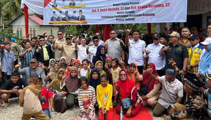 Wagub Sumbar Tinjau Kondisi Jembatan Sementara di Nagari Koto Rawang Pessel 2 Wagub Sumbar, Vasko Ruseymi saat peninjauan kondisi Jembatan Sementara di Nagari Koto Rawang, Kecamatan IV Jurai, Pessel