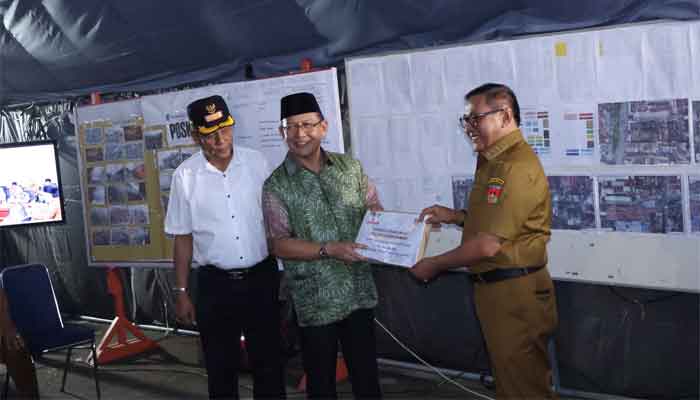 Penyerahan bantuan untuk Penanganan Musibah Kebakaran Pasar Payakumbuh