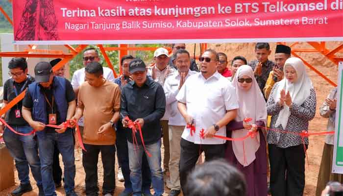 Bupati Solok bersama Andre Rosiade Resmikan Pengoperasian BTS di Nagari Sumiso